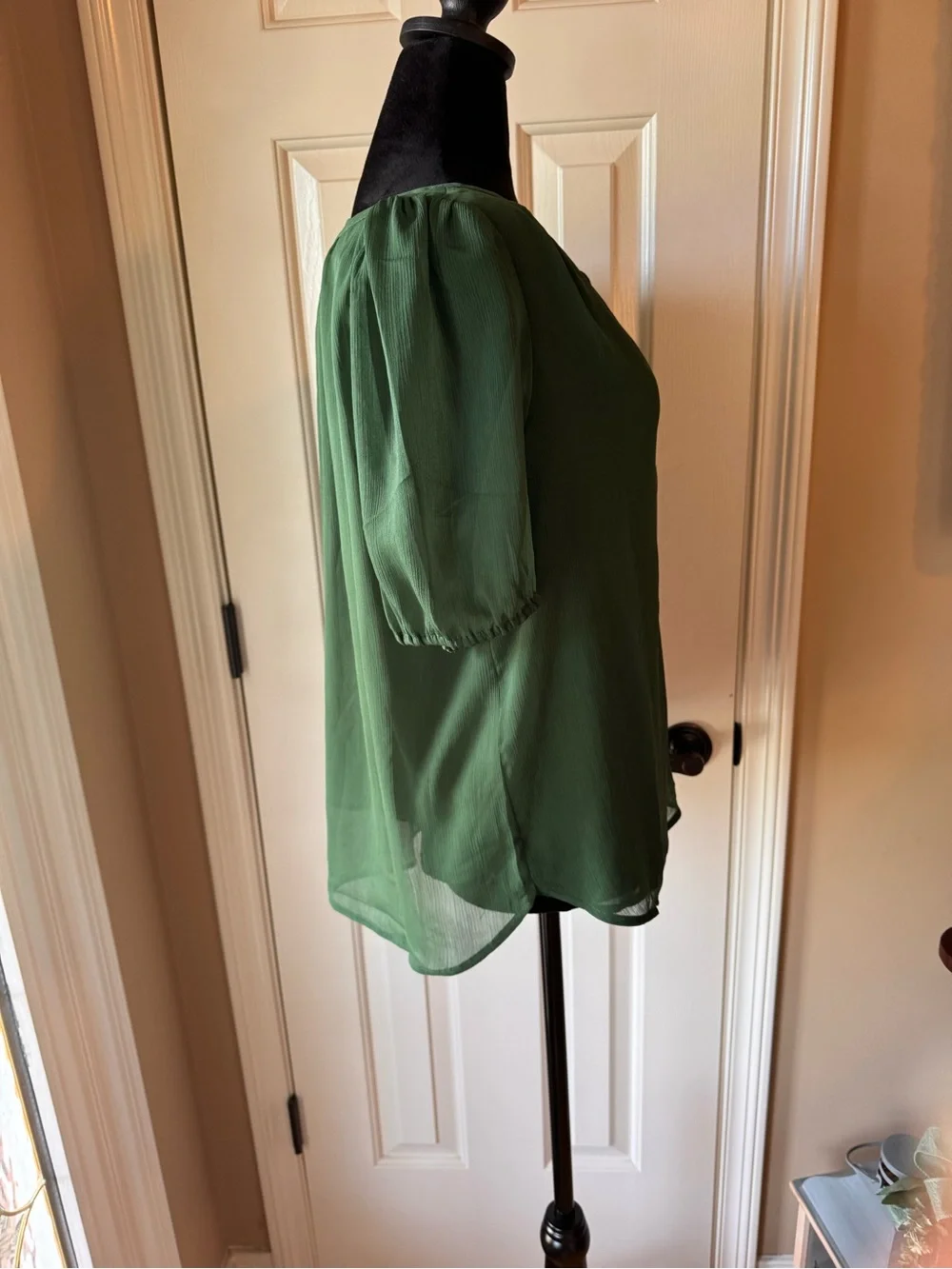 LOFT Green Short-Sleeve V-Neckline Blouse - Sz medium - NWT - Picture 5 of 10